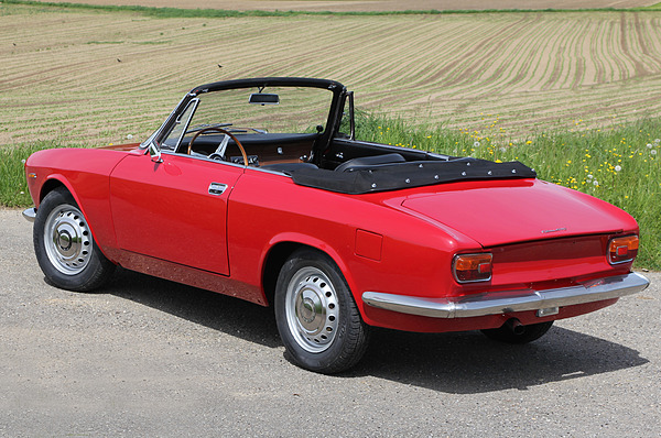 Alfa Romeo Giulia GTC (1966) - auch von hinten ein hübscher Anblick
