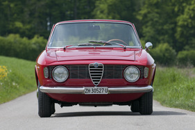 Alfa Romeo Giulia GTC (1966) - aus diesem Winkel kaum von der geschlossenen Variante zu unterscheiden