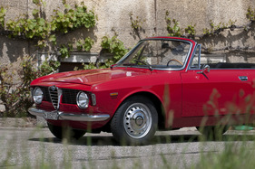 Alfa Romeo Giulia GTC (1966) - bis zur A-Säule identischer Aufbau wie beim Giulia Sprint GT Alfa Romeo Giulia GTC (1966) - bis zur A-Säule identischer Aufbau wie beim Giulia Sprint GT