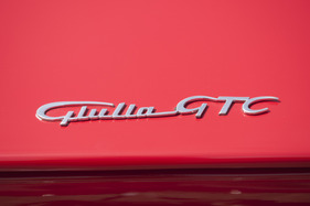 Alfa Romeo Giulia GTC (1966) - der Schriftzug weist auf das seltene offene Modell hin
