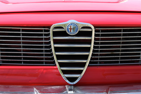 Alfa Romeo Giulia GTC (1966) - die klassische Kühlerform
