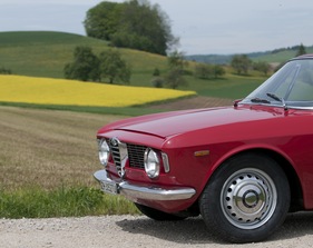 Alfa Romeo Giulia GTC (1966) - schöne Felgen mit Radkappen