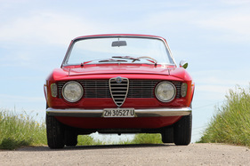 Alfa Romeo Giulia GTC (1966) - zwei grosse Schweinwerfer
