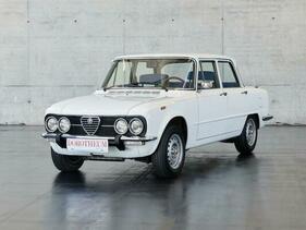 Alfa Romeo Giulia Nuova Super 1300 (1976) - als Lot 32 angeboten an der Dorotheum-Versteigerung an der Classic Expo Salzburg am 15. Oktober 2022
