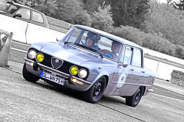 Alfa Romeo Giulia Nuova Super (1975) – Pista & Piloti Hillclimb Pferdsfeld 2023