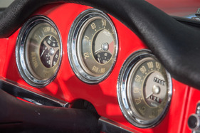 Alfa Romeo Giulia Spider 1600 (1962) - Drehzahlmesser im Zentrum