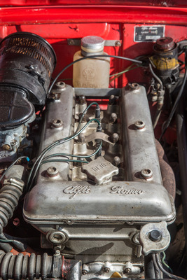 Alfa Romeo Giulia Spider 1600 (1962) - aufwändiger Motorenbau, vor allem wenn man den Neupreis danebenhält