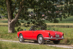 Alfa Romeo Giulia Spider 1600 (1962) - das Dach liegt komplett verborgen