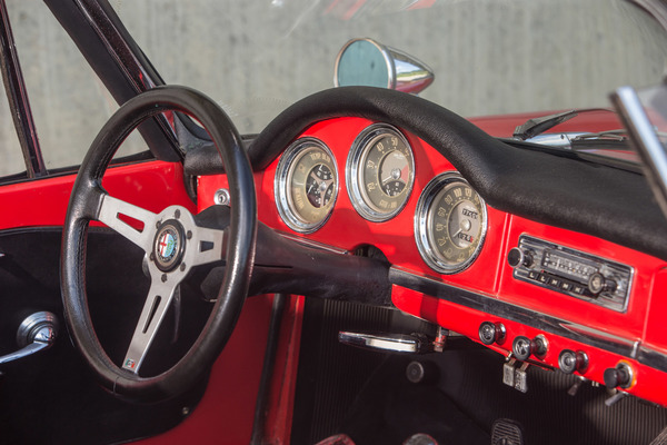 Alfa Romeo Giulia Spider 1600 (1962) - für die Bedienung bracht es keine Anleitung