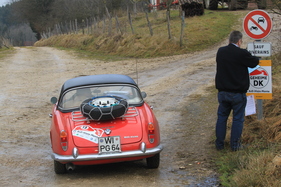 Alfa Romeo Giulia Spider 1600 Veloce (1965) - bei einer geheimen Durchfahrtskontrolle - AvD Histo Monte 2017