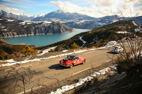 Bild Alfa Romeo Giulia Spider 1600 Veloce (1965) - durch schöne Landschaften - AvD Histo Monte 2017