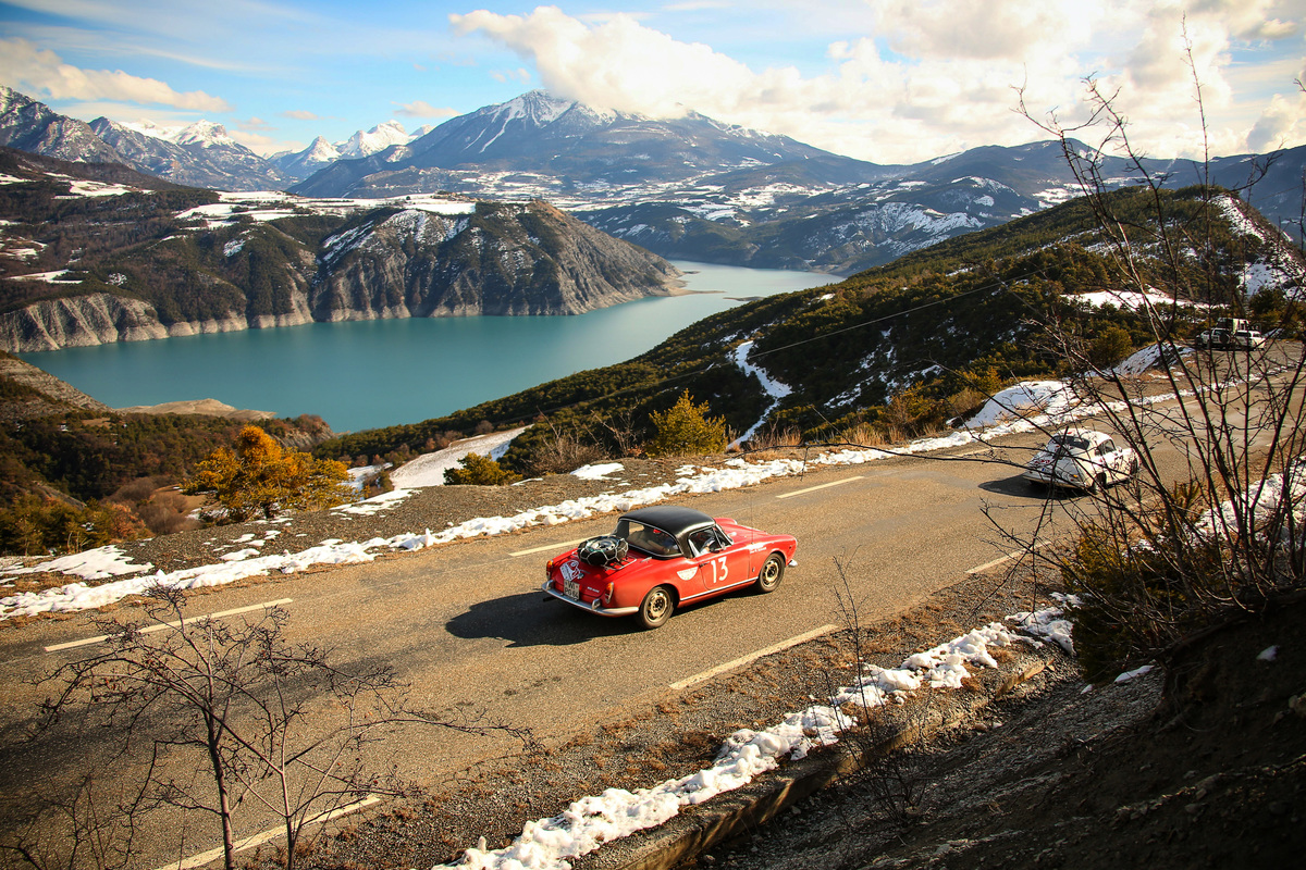 Alfa Romeo Giulia Spider 1600 Veloce (1965) - durch schöne Landschaften - AvD Histo Monte 2017