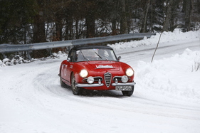 Alfa Romeo Giulia Spider 1600 Veloce (1965) - flott unterwegs im Schnee - AvD Histo Monte 2017