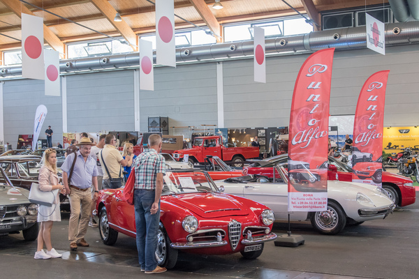 Alfa Romeo Giulia Spider 1600 - angeboten von Punto Alfa zu EUR 63000 - Motorworld Classics Bodensee 2018