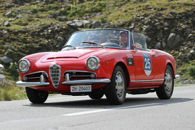 Alfa Romeo Giulia Spider Veloce (1964) - bei der Überquerung des Flüelapasses an der Passione Engadina 2019