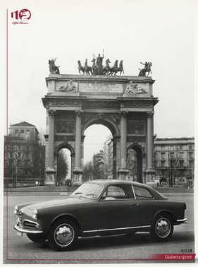 Alfa Romeo Giulia Sprint (1960) - vor dem Arco della Pace in Mailand