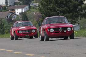 Bild Alfa Romeo Giulia Sprint GT (1965) - im Feld der Touren- und Sportwagen aus der Nachkriegszeit am GP Mutschellen 2012