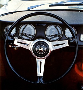Alfa Romeo Giulia Sprint GT (1966) - Armaturenbrett einer frühen Version - Abbildung aus einem Verkaufsprospekt