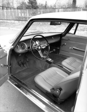 Alfa Romeo Giulia Sprint GT Veloce (1966) - Einstieg und Interieur