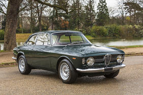Alfa Romeo Giulia Sprint GT Veloce (1968) - angeboten als Lot 307 an der Bonhams-Versteigerung im Grand Palais Paris am 4. Februar 2016