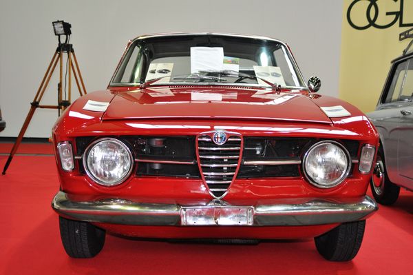 Alfa Romeo Giulia Sprint GT - herrliches Gesicht - Motorworld Classics Berlin 2015
