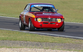 Alfa Romeo Giulia Sprint GTA (1965) - im Rennen R10 um die AvD-Tourenwagen-Trophäe am AvD Oldtimer Grand Prix 2013 (1965)