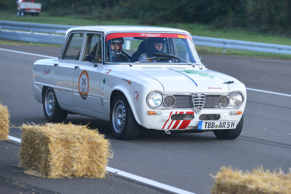 Alfa Romeo Giulia Super (1966) - Pista e Piloti Flugplatz Pferdsfeld 2020