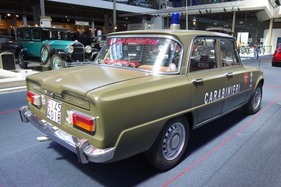 Alfa Romeo Giulia Super (1969), ehemaliger Einsatzwagen der Carabinieri – Alfa Romeo Storico in der Autoworld Brüssel 2022