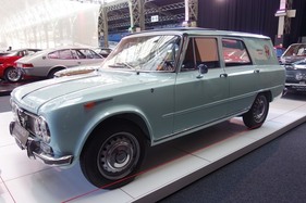 Alfa Romeo Giulia Super Giardinetta (1968) als Kombi für die Rennabteilung – Alfa Romeo Storico in der Autoworld Brüssel 2022