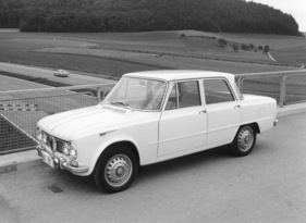 Alfa Romeo Giulia TI (1964) - vier Türen und viel Sportlichkeit