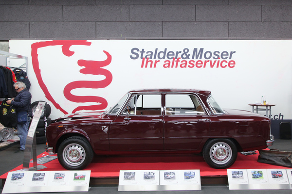 Alfa Romeo Giulia TI Super (1969) - the Burgender red suits the not quite cheap Giulia at Stalder & Moser very well - Oldtimermesse St. Gallen 2017