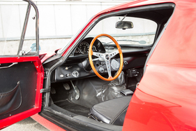 Alfa Romeo Giulia TZ1 (1964) - sportlich aufgemachtes Cockpit mit grossem Holzlenkrad