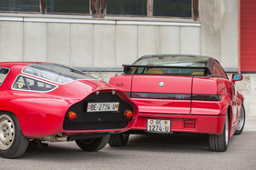 Alfa Romeo Giulia TZ1 (1964) und Alfa Romeo SZ (1990) - Rundungen versus rechteckige Formen