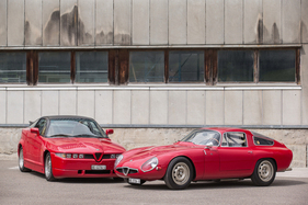 Alfa Romeo Giulia TZ1 (1964) und Alfa Romeo SZ (1990) - elf Zentimeter beträgt der Unterschied in der Höhe Alfa Romeo Giulia TZ1 (1964) und Alfa Romeo SZ (1990) - elf Zentimeter beträgt der Unterschied in der Höhe
