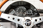 Alfa Romeo Giulia TZ1 (1964) - vor dem Fahrer der grosse Drehzahlmesser, der bis zu 10'000 U/min anzeigen kann
