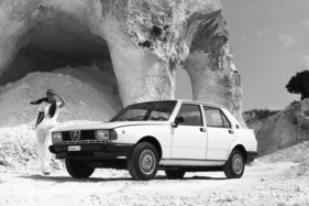 Alfa Romeo Giulietta 1.6 (1977) - keilförmige Limousine