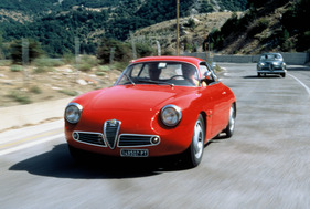 Alfa Romeo Giulietta SZ (1960) - unterwegs mit passender Begleitung