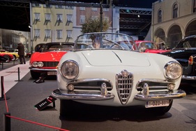 Alfa Romeo Giulietta Spider Pinifarina (1957) - Höchstgeschwindigkeit von 180 km/h mit 80 PS aus 1290 cm3 - Italian Car Passion 2015/2016 (1957)