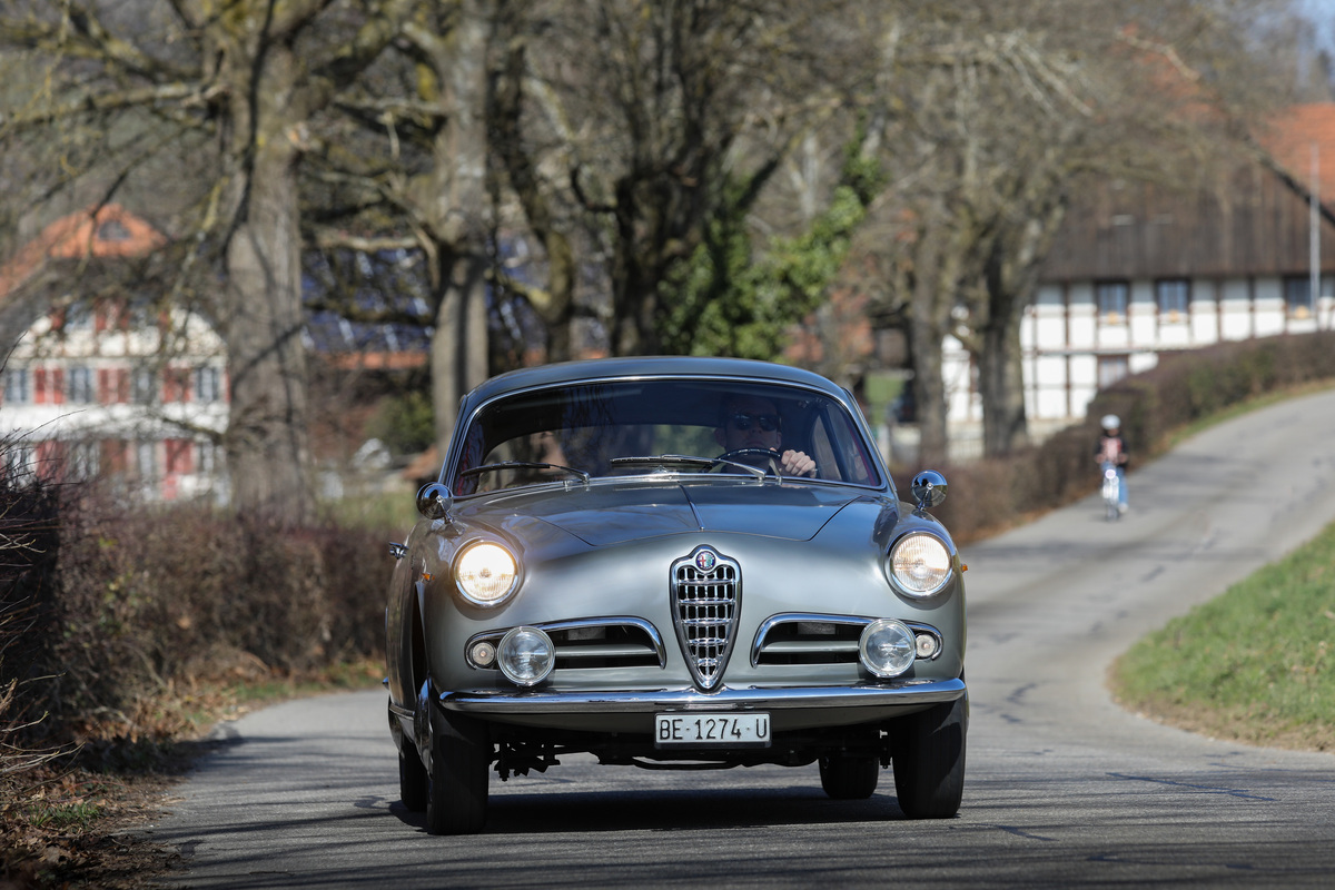 Alfa Romeo Giulietta Sprint (1957) - fast wie Michel Piccoli im Film "Le Choses de la Vie"