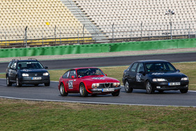 Alfa Romeo Junior Zagato - Klassiker zwischen Alltagsvehikeln 'eingeklemmt' - beim akademisches Fahrtraining auf dem Hockenheimring 2012