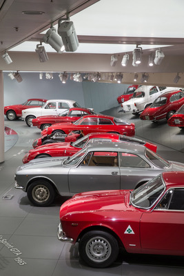 Alfa-Romeo-Klassiker in Rot, Weiss und Silber - Museumsbesuch Alfa Romeo in Arese
