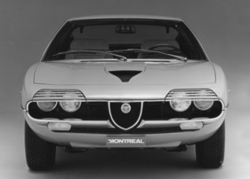 Alfa Romeo Montreal (1970) - die spezielle Architektur um die Scheinwerfer konnte beibehalten werden