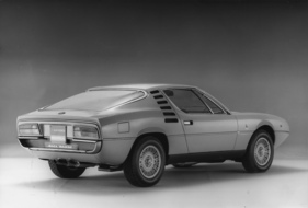 Alfa Romeo Montreal (1971) - Seitenansicht - von hinten rechts