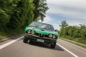 Alfa Romeo Montreal (1972) - der Achtzylinder tritt kräftig an