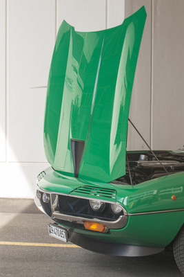 Alfa Romeo Montreal (1972) - die Haube öffnet nach vorne