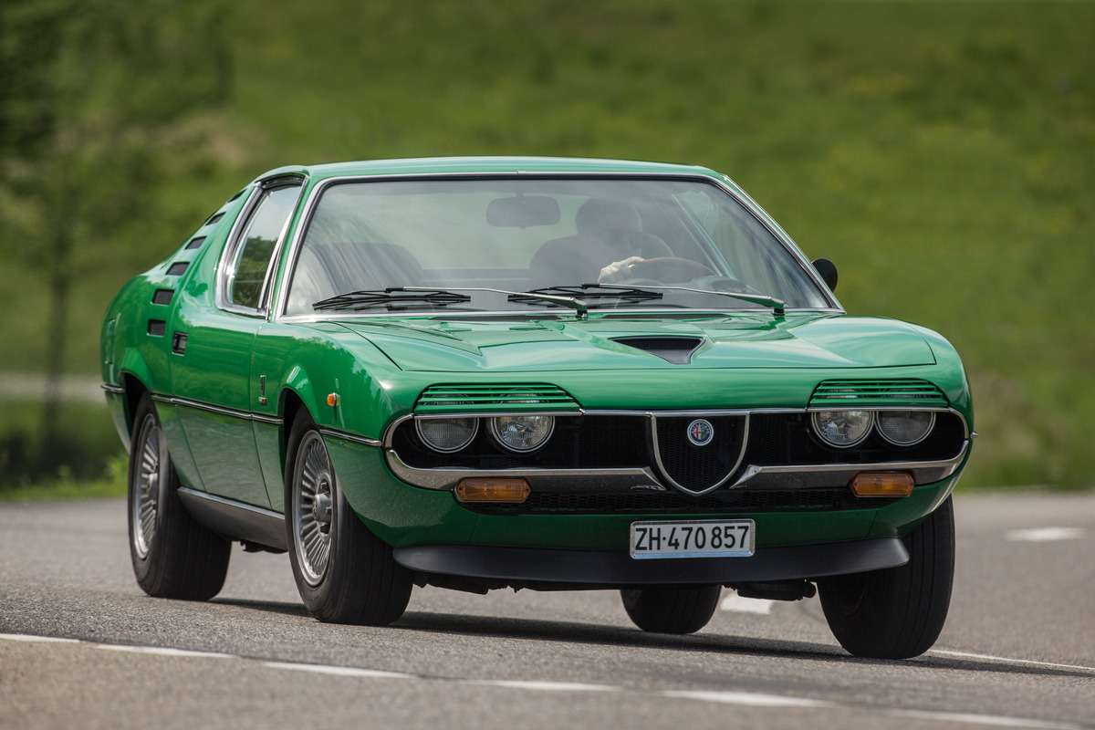 Alfa Romeo Montreal (1972) - taucht deutlich ein in Kurven