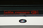 Alfa Romeo Montreal (1973) - Alfa-Schriftzug und Markenzeichen auf dem Heck