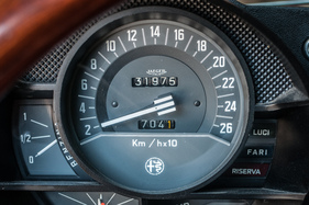 Alfa Romeo Montreal (1973) - das sieht man nur selten, Tacho mit zweistelligen Zahlen