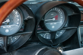 Alfa Romeo Montreal (1973) - die Instrumente verraten die Vergangenheit als Konzeptfahrzeug