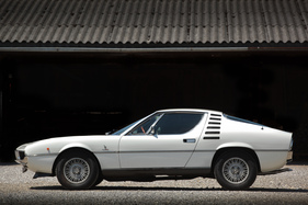 Alfa Romeo Montreal (1973) - die Kühlöffnungen in der B/C-Säule waren ursprünglich für die Kühlung des Mittelmotors gedacht